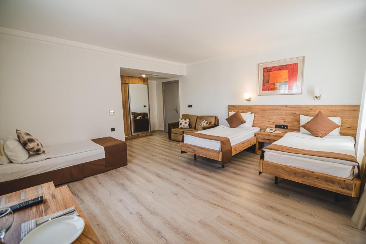 Uptown Bueyuek Anadolu Girne Hotel Buitenkant foto