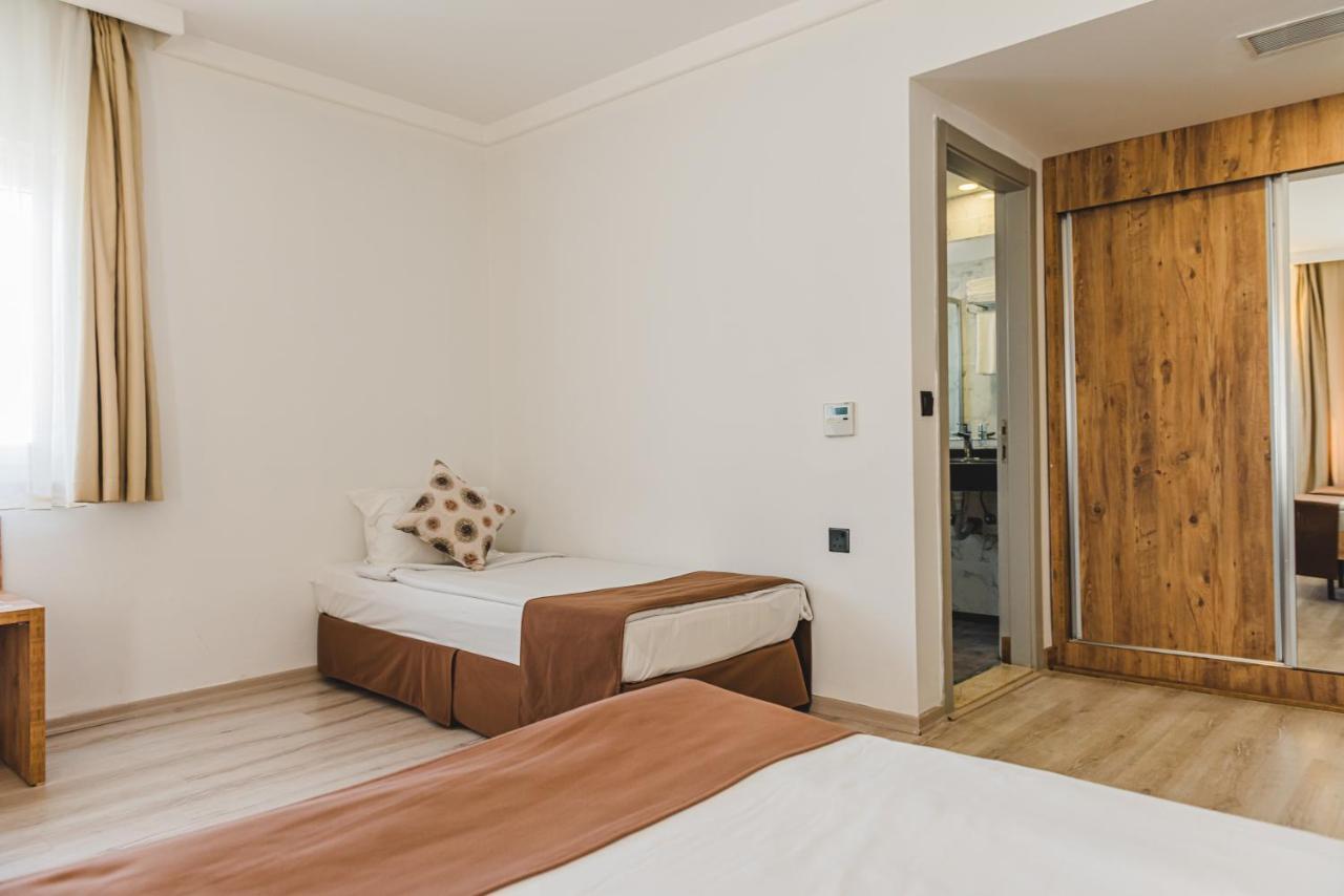 Uptown Bueyuek Anadolu Girne Hotel Buitenkant foto