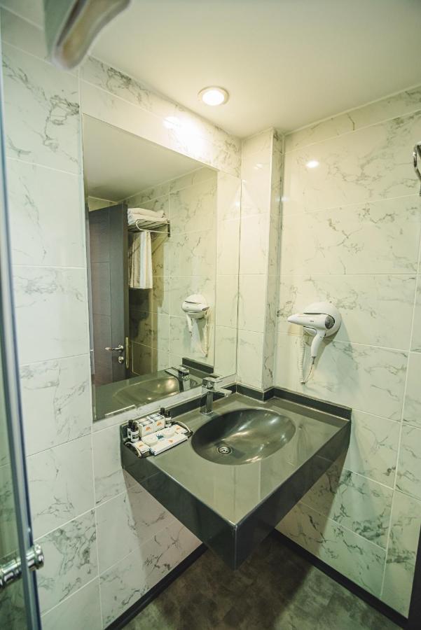 Uptown Bueyuek Anadolu Girne Hotel Buitenkant foto