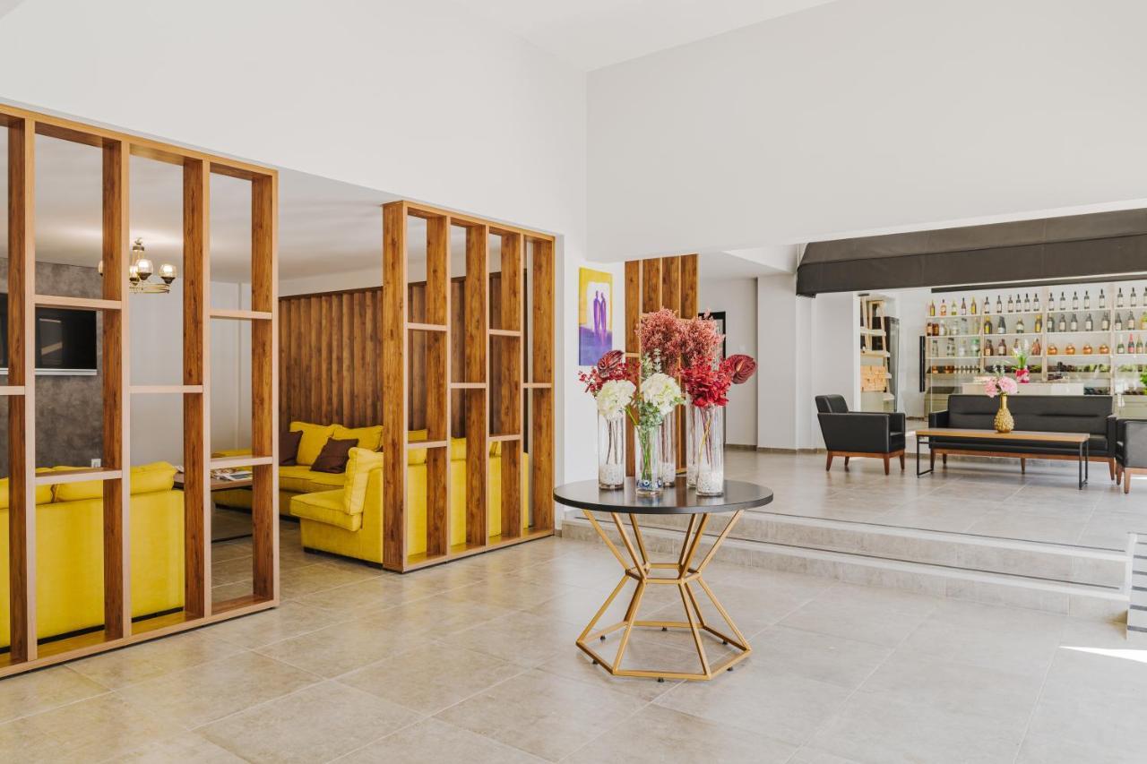 Uptown Bueyuek Anadolu Girne Hotel Buitenkant foto
