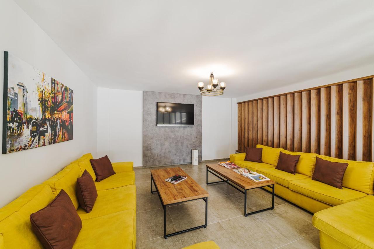 Uptown Bueyuek Anadolu Girne Hotel Buitenkant foto