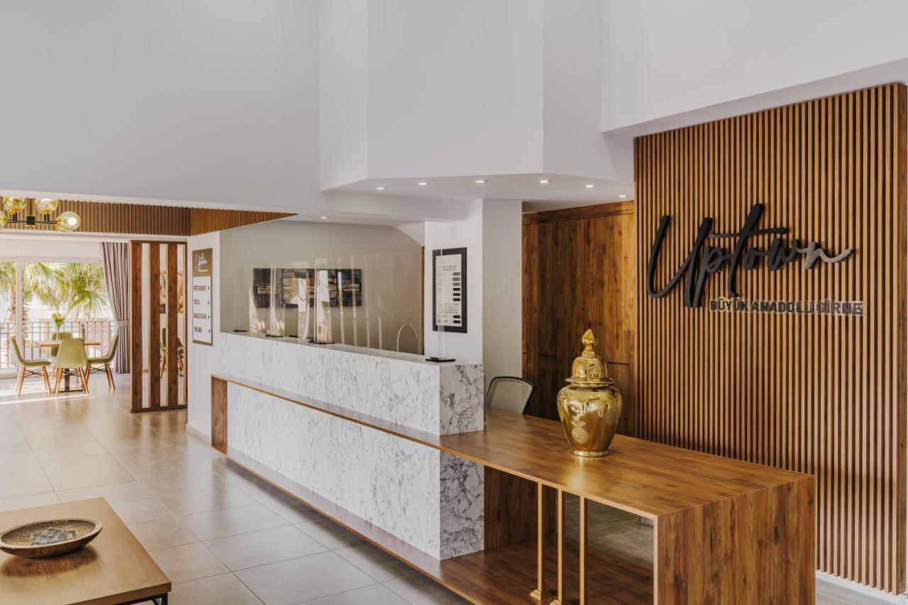 Uptown Bueyuek Anadolu Girne Hotel Buitenkant foto