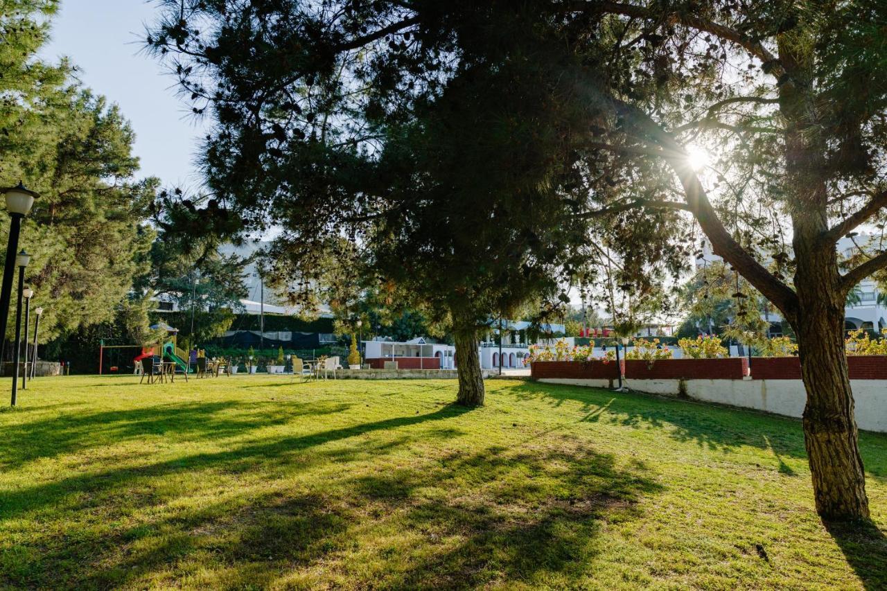 Uptown Bueyuek Anadolu Girne Hotel Buitenkant foto