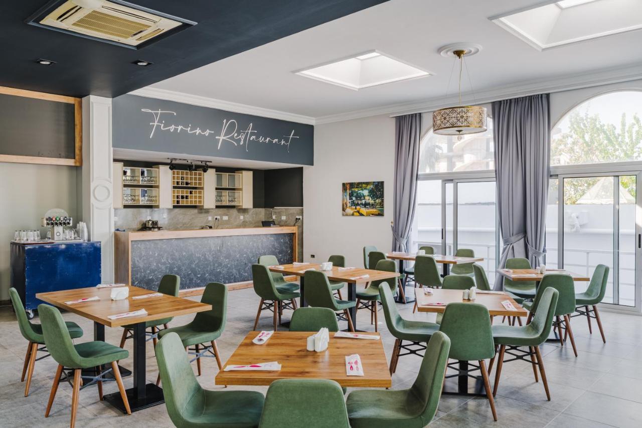 Uptown Bueyuek Anadolu Girne Hotel Buitenkant foto