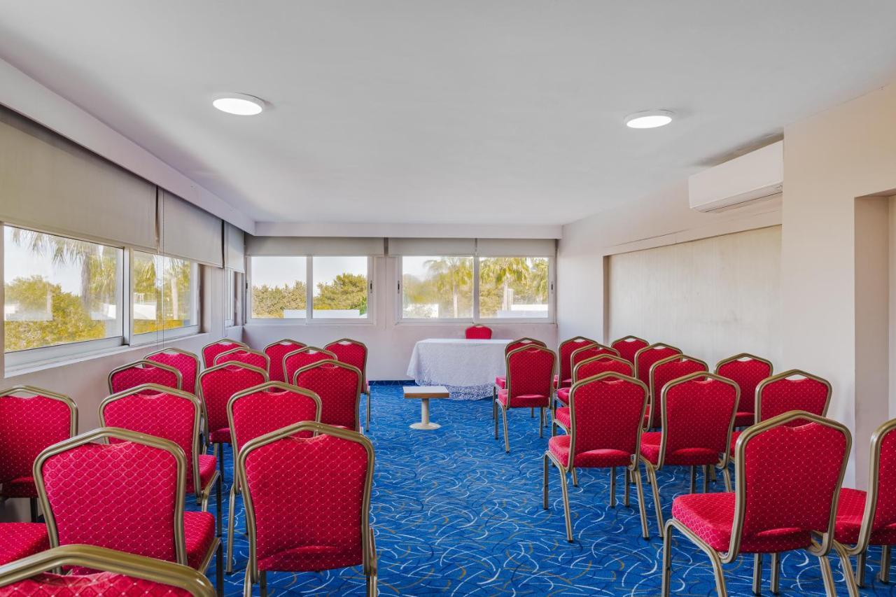 Uptown Bueyuek Anadolu Girne Hotel Buitenkant foto