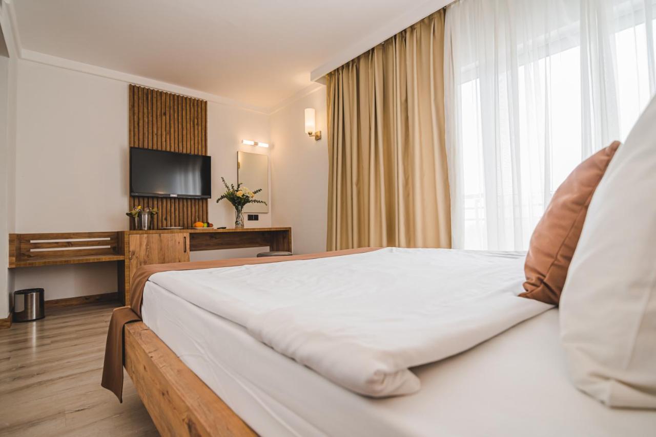 Uptown Bueyuek Anadolu Girne Hotel Buitenkant foto