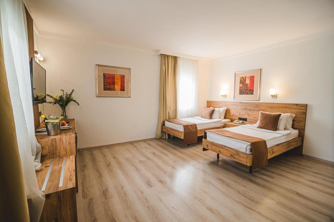 Uptown Bueyuek Anadolu Girne Hotel Buitenkant foto