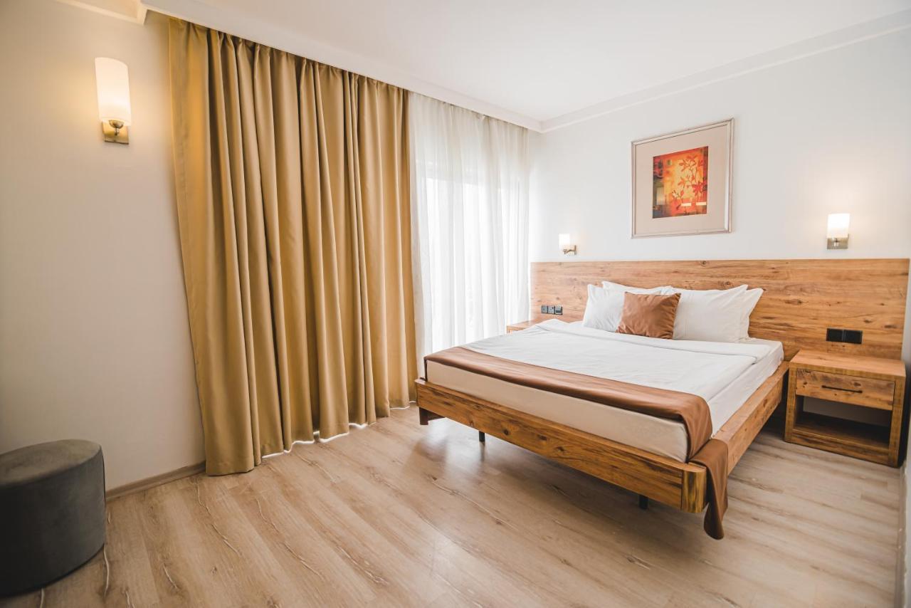 Uptown Bueyuek Anadolu Girne Hotel Buitenkant foto