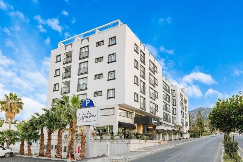 Uptown Bueyuek Anadolu Girne Hotel Buitenkant foto