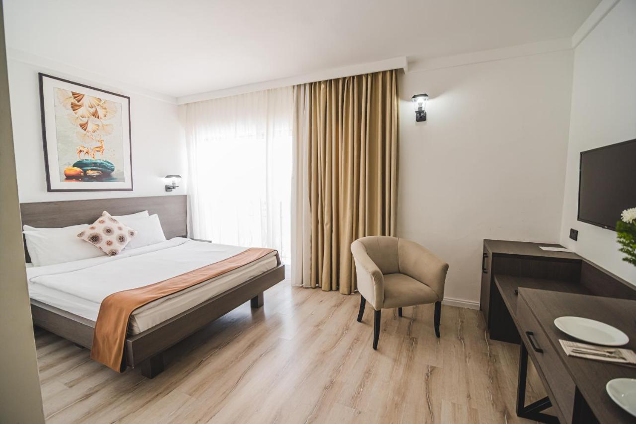 Uptown Bueyuek Anadolu Girne Hotel Buitenkant foto