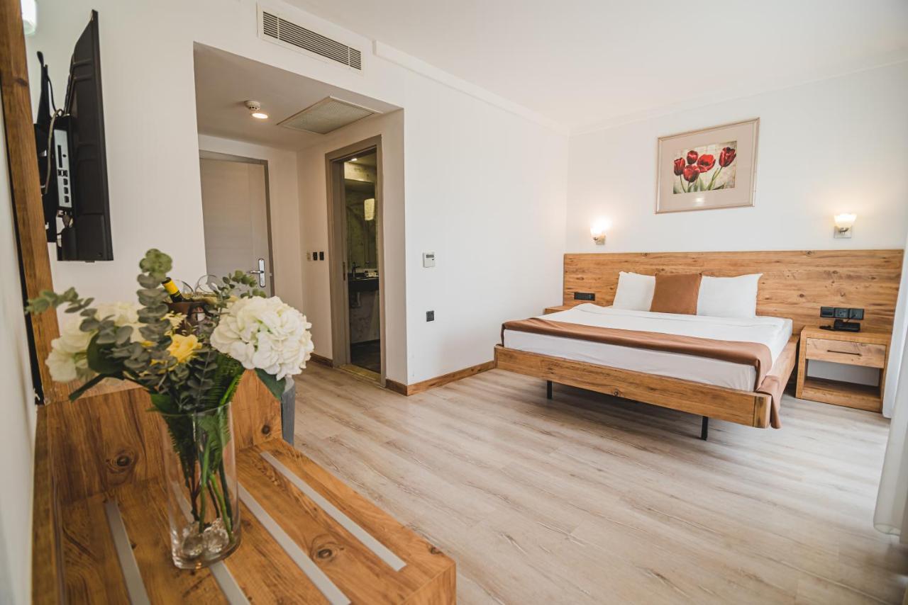 Uptown Bueyuek Anadolu Girne Hotel Buitenkant foto