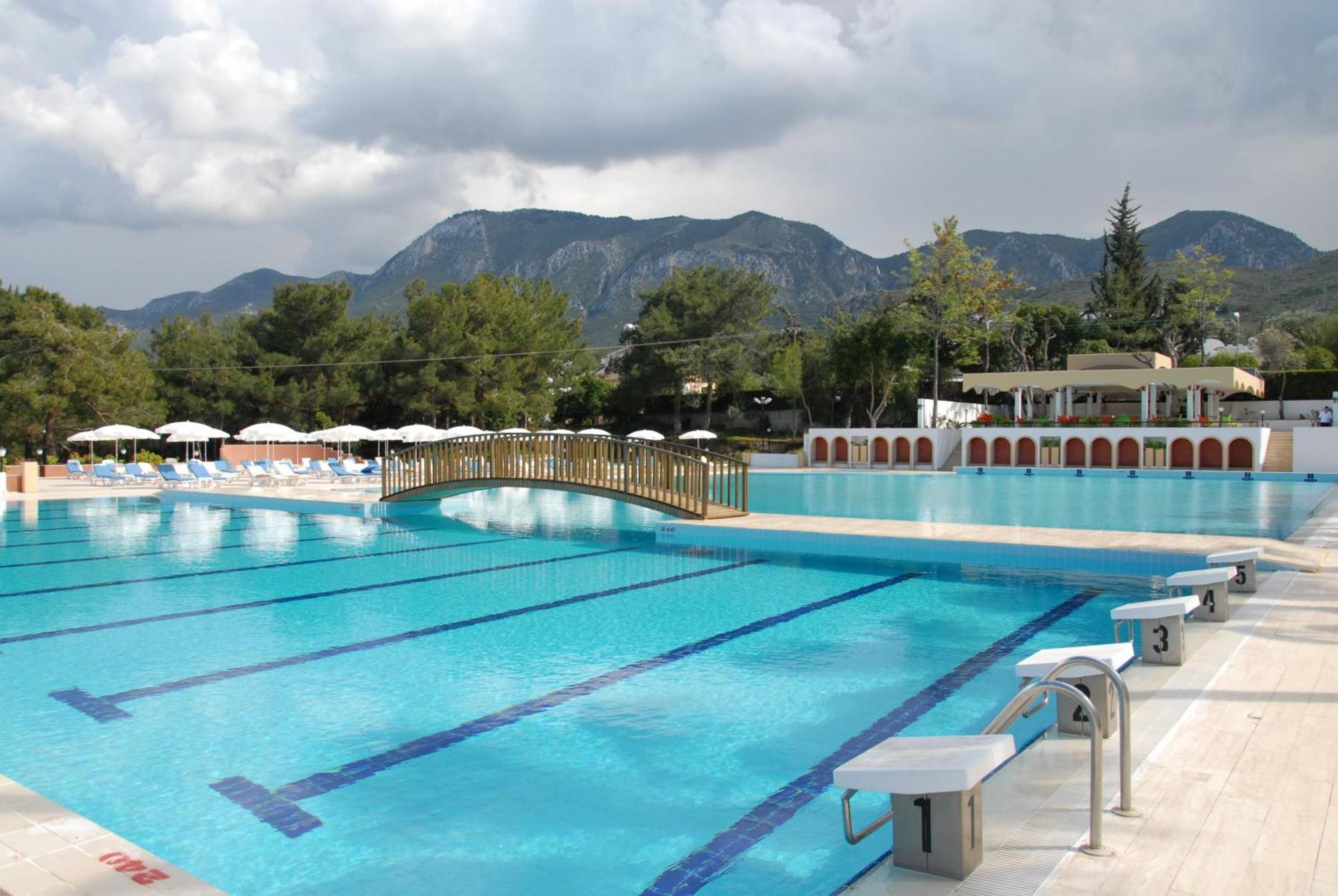 Uptown Bueyuek Anadolu Girne Hotel Buitenkant foto