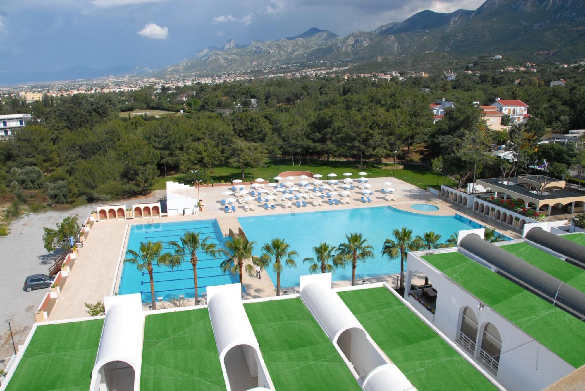 Uptown Bueyuek Anadolu Girne Hotel Buitenkant foto