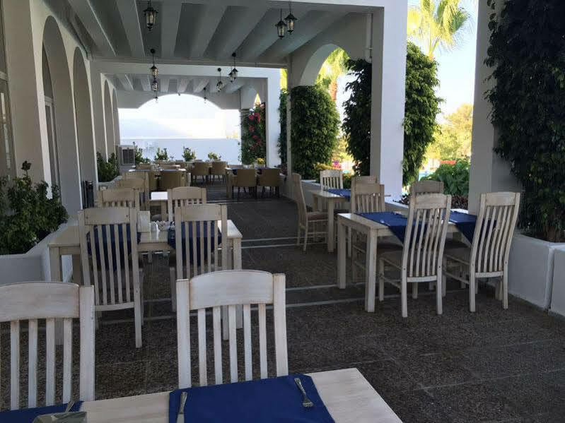 Uptown Bueyuek Anadolu Girne Hotel Buitenkant foto
